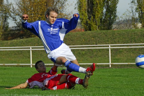 +++B-Junioren schlagen den Spitzenreiter+++